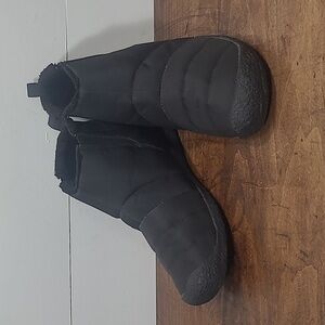 EUC Keen Howser Mid Quilted Black Puffer Bootie Snow Shoe Women's sz 8.5